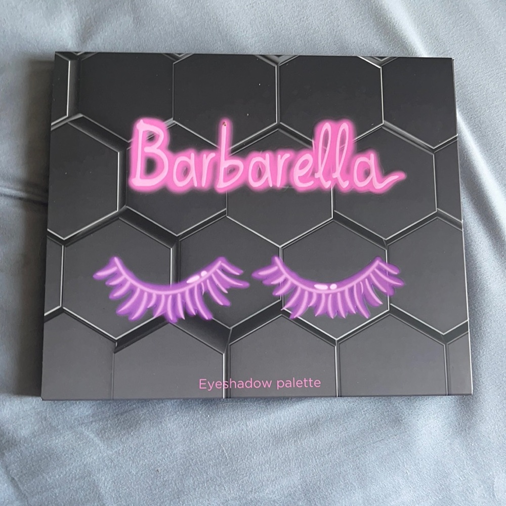 Barbarella eyeshadow pallet by beebeauty